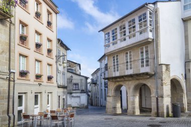 Lugo'nın sokaklarında binalar