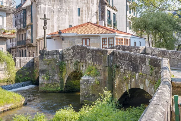 Puente romano sobre el río Bermana —  Fotos de Stock