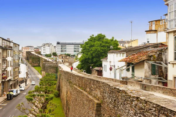 Pasarela peatonal en la pared —  Fotos de Stock