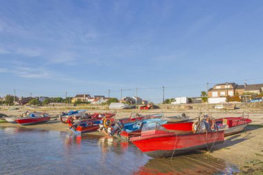 Sahilde balıkçı tekneleri