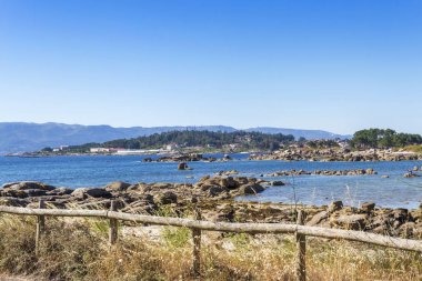 Arousa Adası 'nın Rocky Sahili