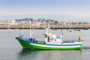 Yeşil balıkçı teknesi Harbor