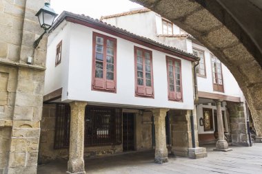 Beyaz Saray sütunlar üzerinde