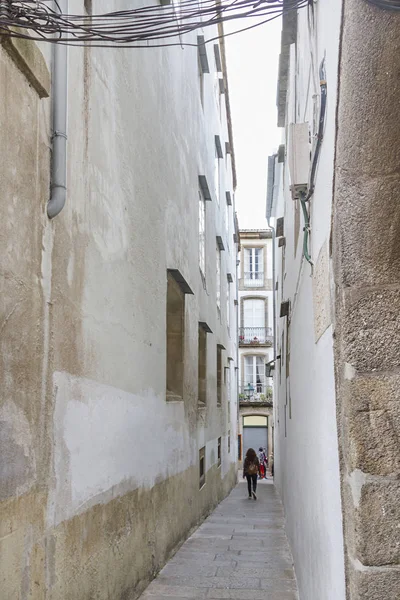 Rua estreita em Santiago de Compostela — Fotografia de Stock