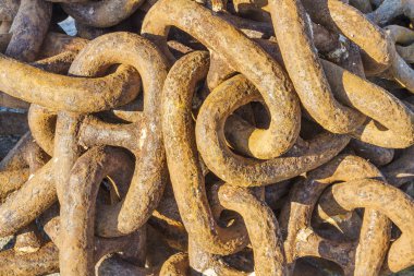Paslı demir zinciri