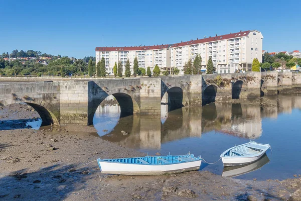Burgo de Romeinse brug een boten — Stockfoto