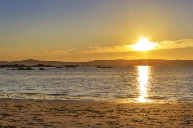 Sahilde gün batımı