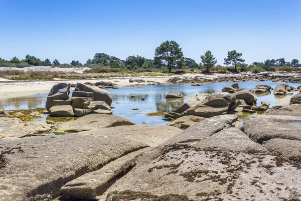 Kust rotsen op Gradin strand — Stockfoto