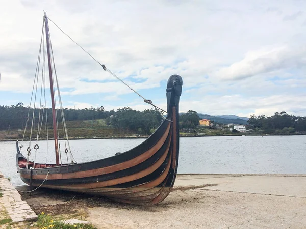 Gestrandetes Wikingerboot Der Nähe Des Flusses Ulla Catoira — Stockfoto