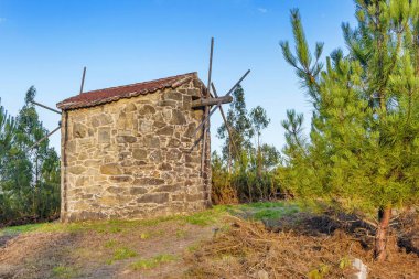 Antik taş yel değirmeni