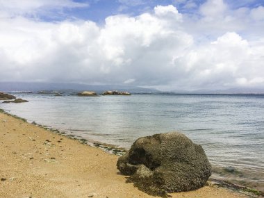 Cumulus bulutları Arousa Haliç üzerinde