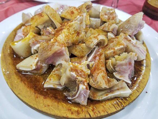 Porción Oreja Cerdo Cocida Cortada Aderezada Con Pimentón Aceite Oliva —  Fotos de Stock