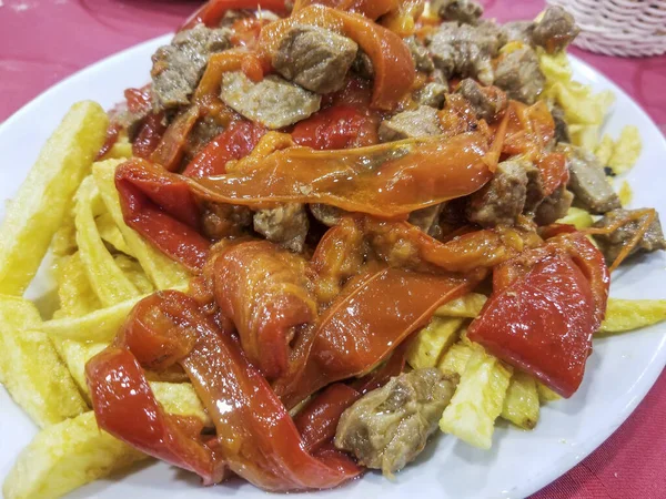 Carne Tipica Richada Della Galizia Con Peperoncino Patate Fritte — Foto Stock