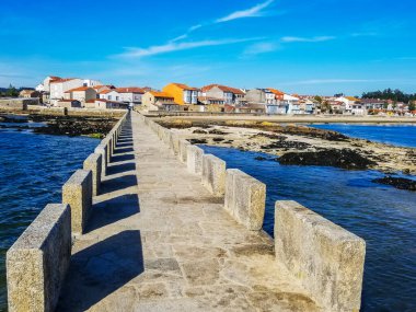 Kambados 'taki San Tome köyü kıyı şeridi.