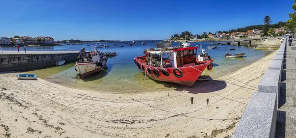 Arousa Adası Ndaki Campo Balıkçı Limanında Midye Tekneleri Panoramik Manzara — Stok fotoğraf