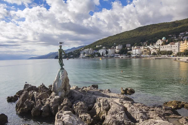 Seascape Opatija in Croatia with Sculpture of the woman with the — Stock Photo, Image