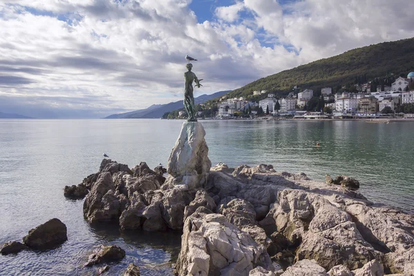 Seascape Opatija in Croatia with Sculpture of the woman with the — Stock Photo, Image