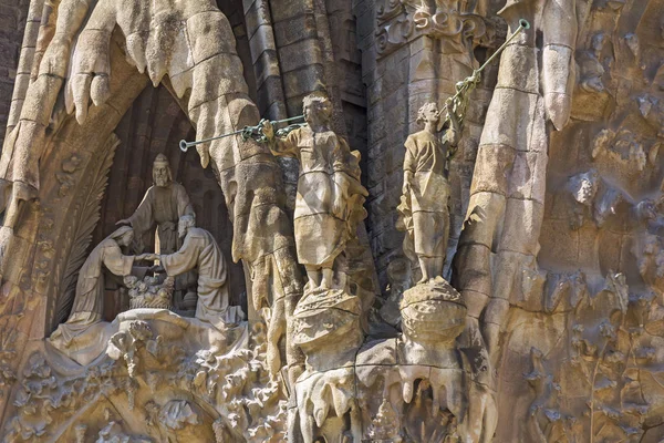 Детали фасада Базилики Sagrada Familia в Барселоне — стоковое фото