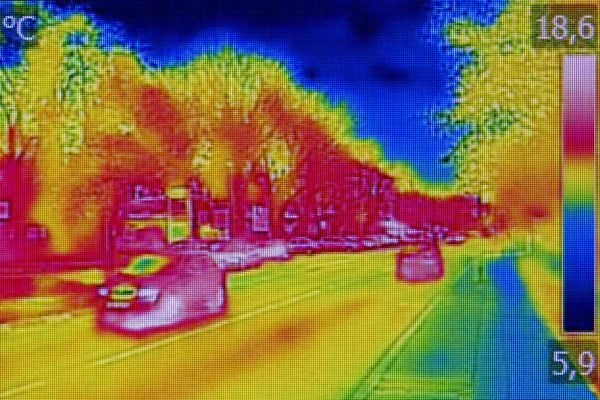 Immagine di termovisione a infrarossi che mostra mancanza di isolamento termico o — Foto Stock