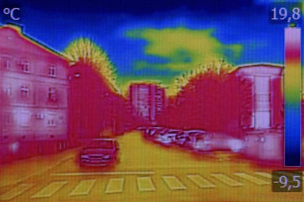 Infrared thermovision image showing lack of thermal insulation o — Stock Photo, Image