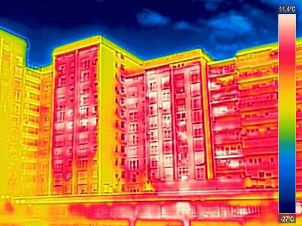 Infrared thermovision image showing lack of thermal insulation o — Stock Photo, Image