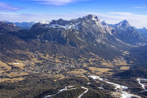 Panoramic view of Dolomites mountains around famous ski resort C — Stock Photo, Image