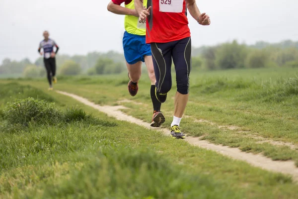 Maratón corriendo en el exterior en la carretera —  Fotos de Stock