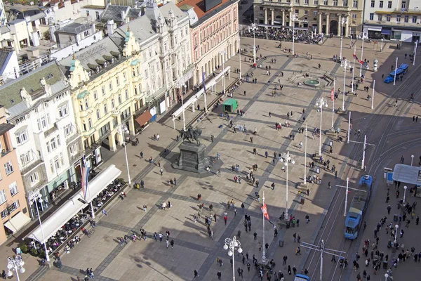 Vista aérea en la plaza Ban Jelacic en Zagreb, capital de Cro — Foto de Stock