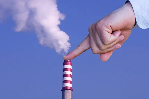 L'homme à la main arrêtant la pollution de l'environnement — Photo