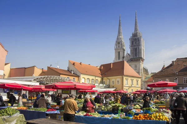 Dolac Marketplace i Zagreb — Stockfoto