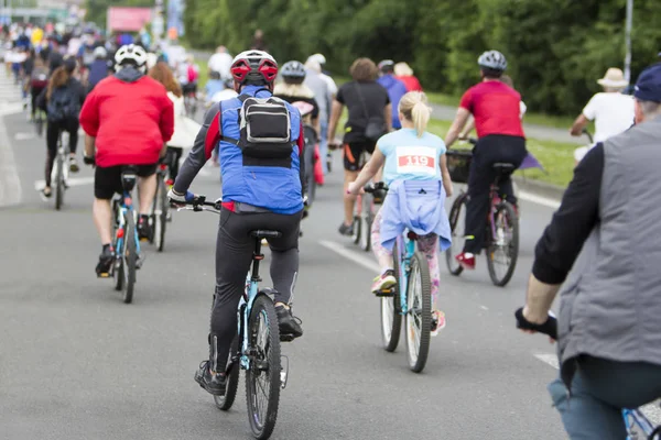 Radfahrergruppe beim Straßenrennen — Stockfoto