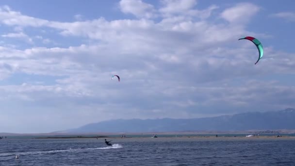 Kiteboarding Kitesurf Desporto Extremo em Nin Croácia — Vídeo de Stock