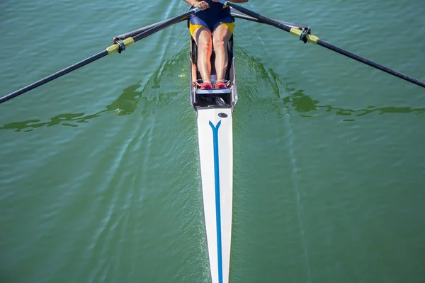 A young girl rowing in boat on water — Stock Photo, Image