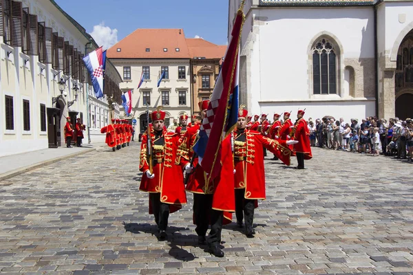 ザグレブの式典では警備員のシフト — ストック写真