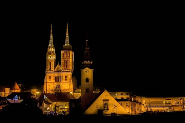 Catedral de Zagreb à vista noturna — Fotografia de Stock