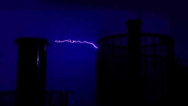 Поекспериментуйте з Тесла альтернативний поточного змінного струму — стокове відео