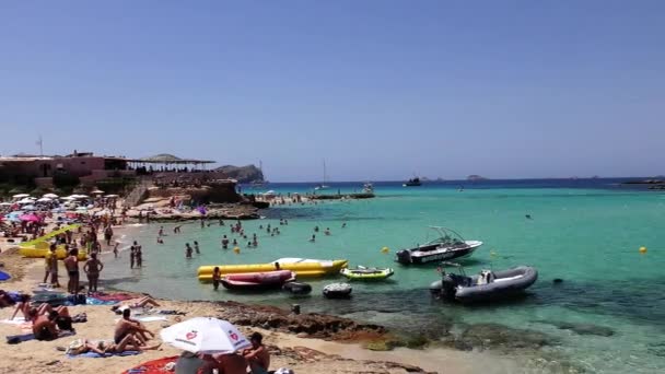 Пляж Кала Конта на Ибице — стоковое видео