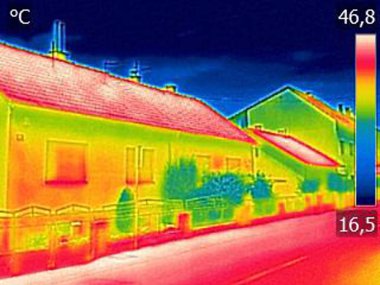 Isı yalıtımı o eksikliği gösterilen kızılötesi thermovision görüntü