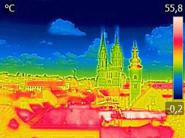 Panorama de imagem de termovisão infravermelha de Zagreb, mostrando differen — Fotografia de Stock