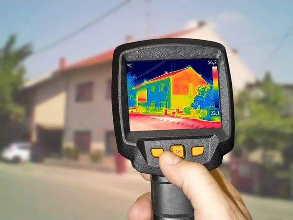 Recording Heat Loss at the House With Infrared Thermal Camera — Stock Photo, Image