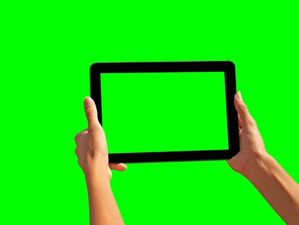 Junges Mädchen hält Tablet auf grünem Bildschirm — Stockfoto