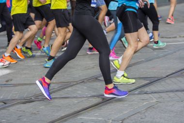 Maraton yarışı şehir yolda çalışan