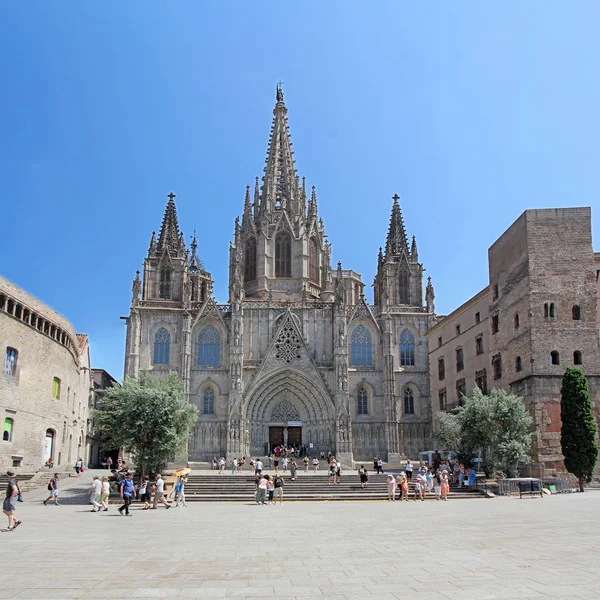 Catedral Santa Cruz y Santa Eulalia en Barcelona — Foto de Stock