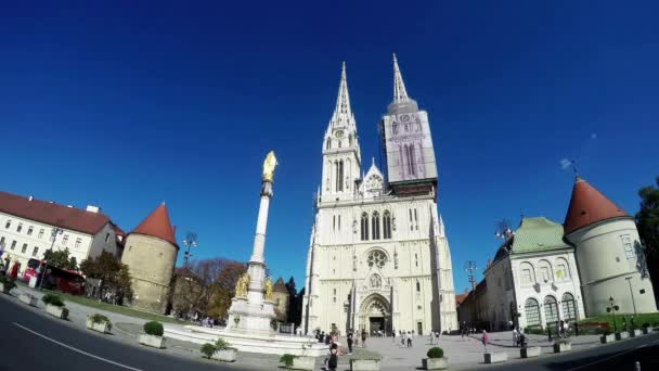 Люди Туристы Загребе Посещают Собор Загреба Видео — стоковое видео