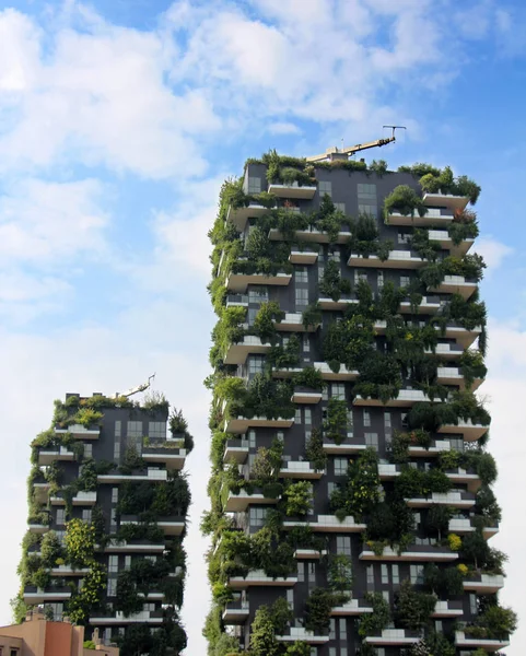 Edificios residenciales Bosco Verticale. Residentes forestales verticales —  Fotos de Stock
