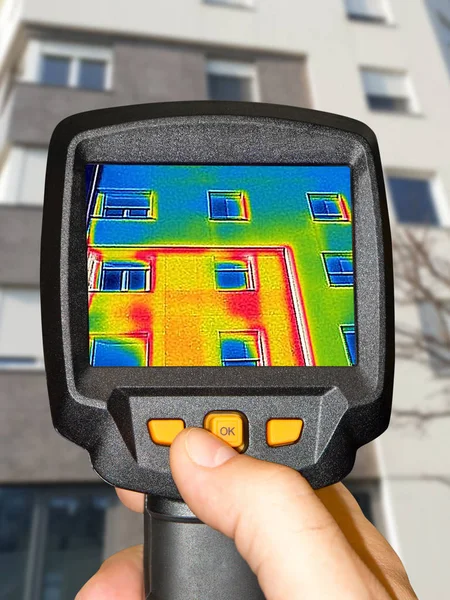 Recording Heat Loss at the Residential building — Stock Photo, Image