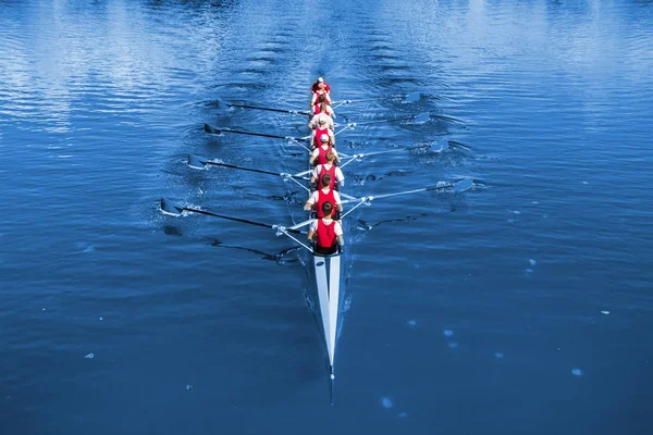 Boat Coxed Acht Roeiers Roeien Het Blauwe Meer Classic Blue — Stockfoto