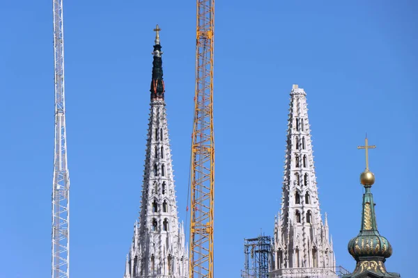 Verwijdering Deel Van Linker Toren Van Kathedraal Van Zagreb Beschadigd — Stockfoto