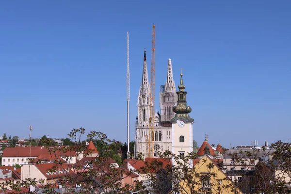 Enlèvement Une Partie Tour Gauche Cathédrale Zagreb Endommagée Par Tremblement — Photo