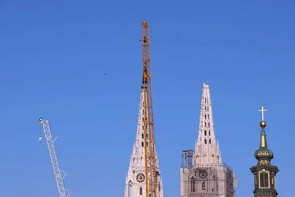 Odstranění Části Levé Věže Záhřebské Katedrály Poškozené Při Zemětřesení Března — Stock fotografie